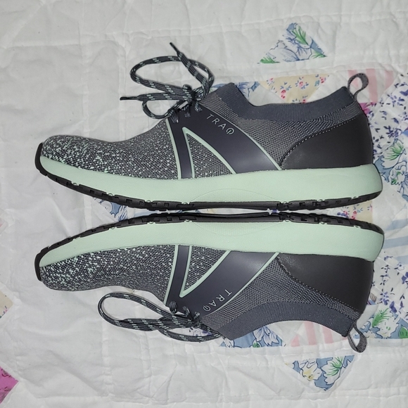 TRAQ by Alegria Lace-Up Sneakers Size 9 Women's - Picture 3 of 7